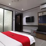 Reddoorz Plus & Cloud 9 Quang Trung